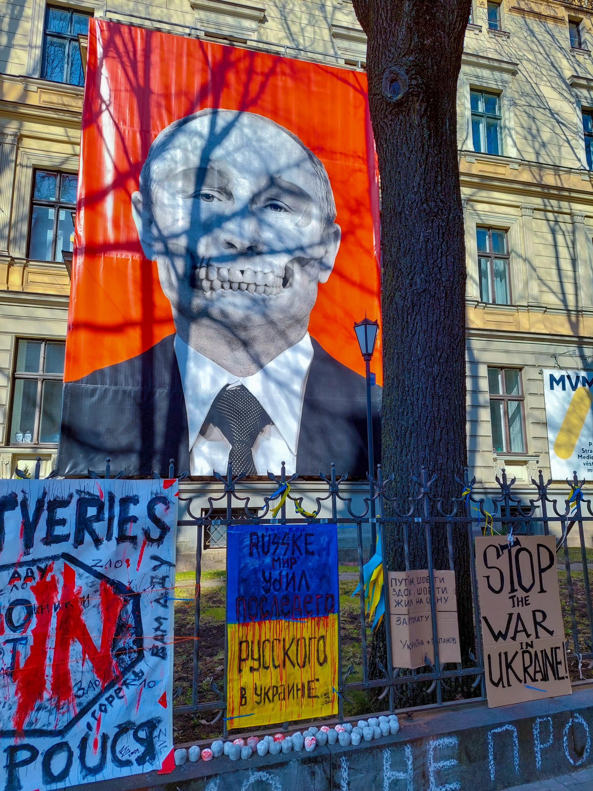 Cartelli anti Putin a Riga