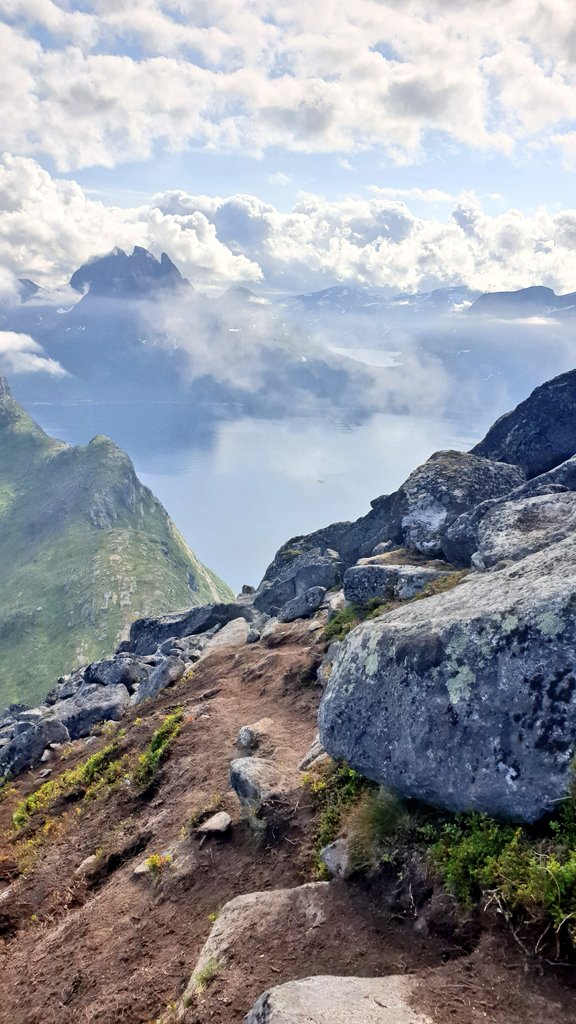 Sentiero verso la cima di Segla