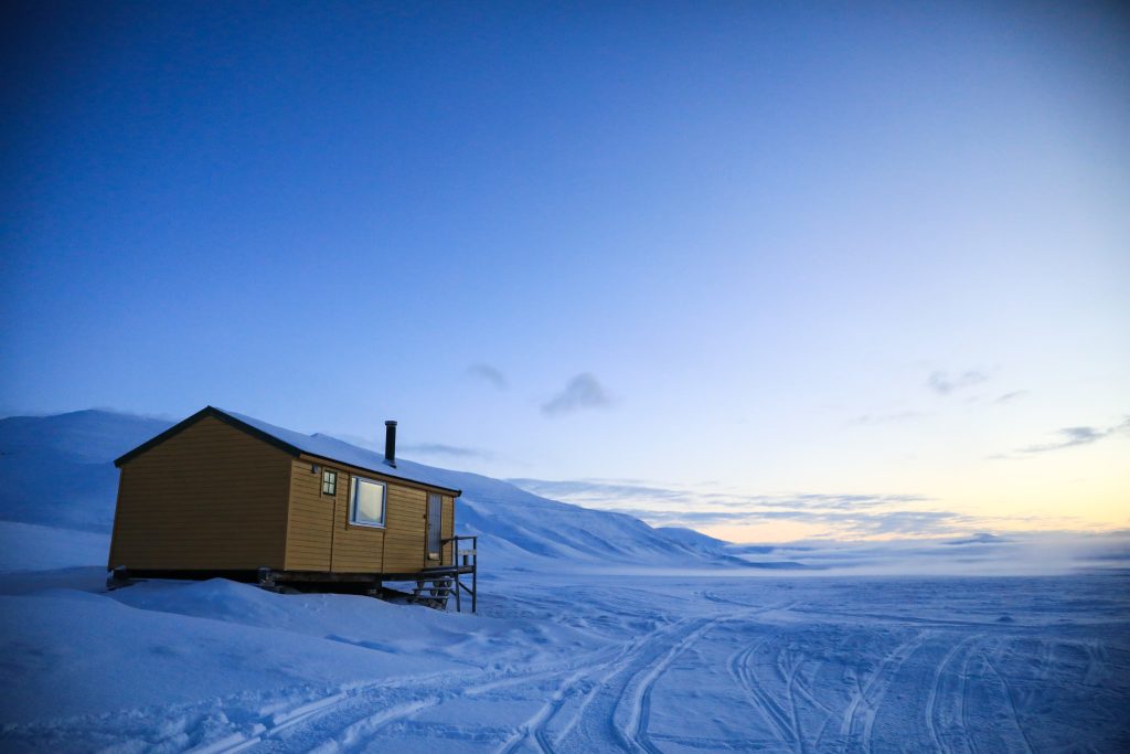 Primo sole alle isole Svalbard