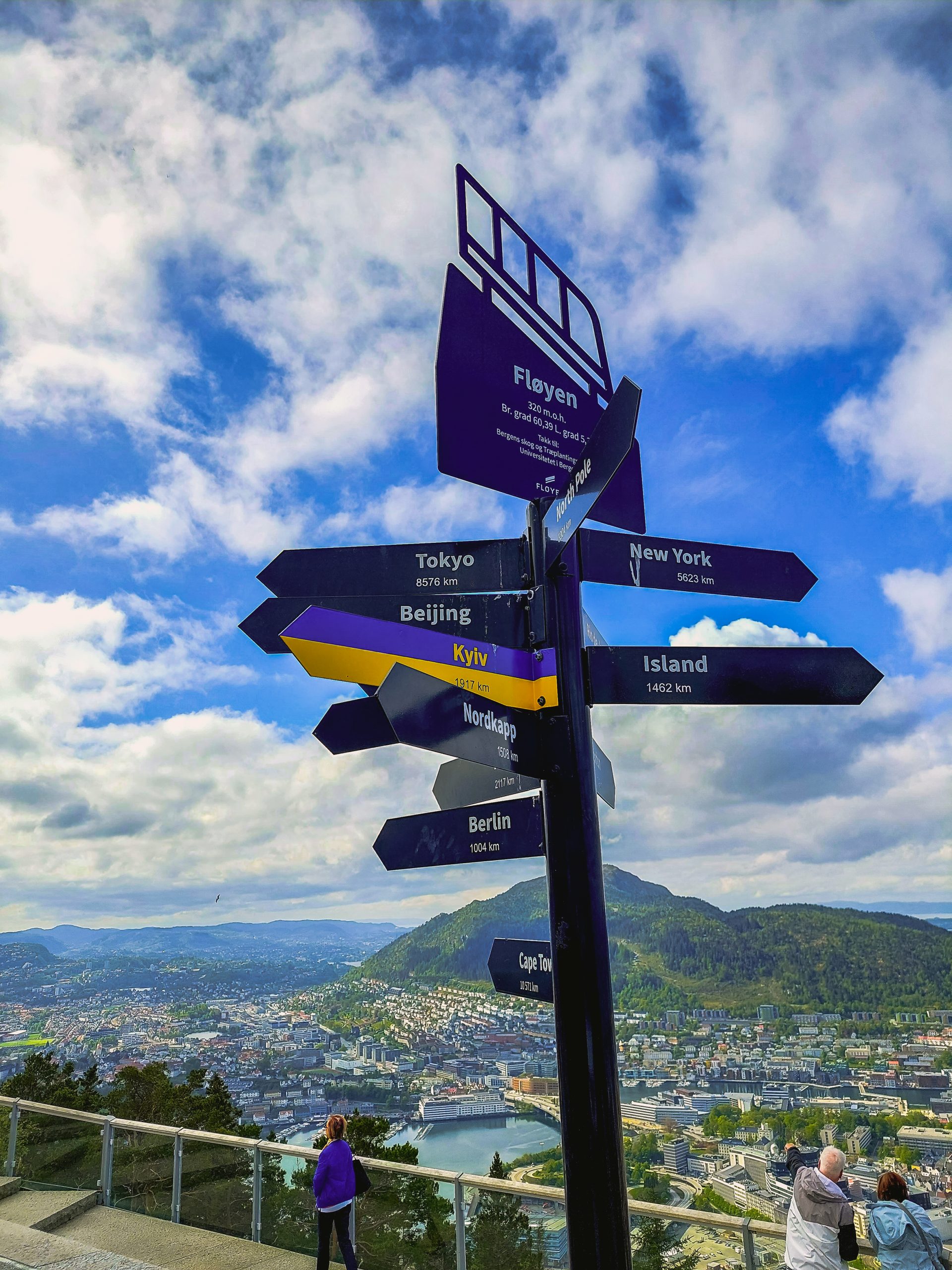 La collina che sovrasta la città,  fra le 5 cose imperdibili da fare a Bergen
