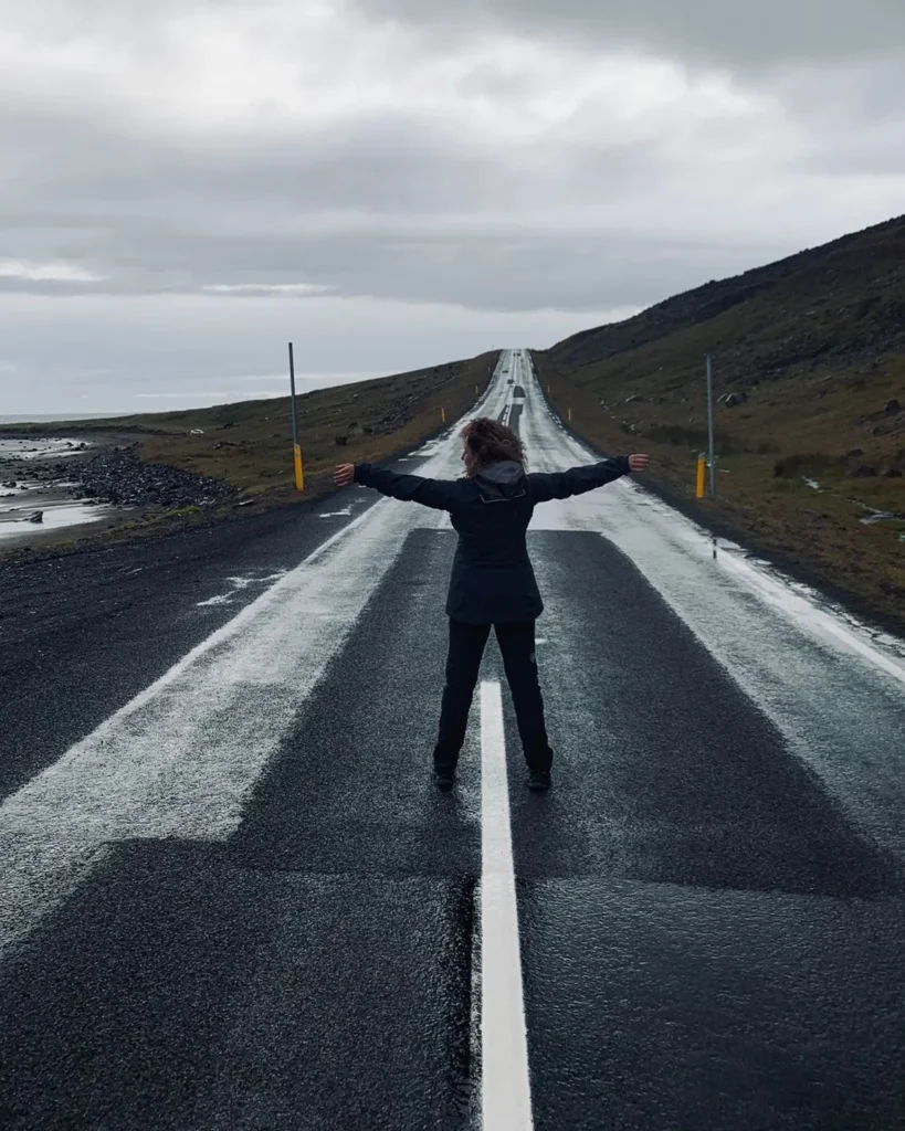 Su una strada remota dei fiordi ovest islandesi