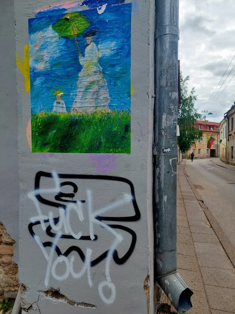 Murales lungo una strada a Vilnius